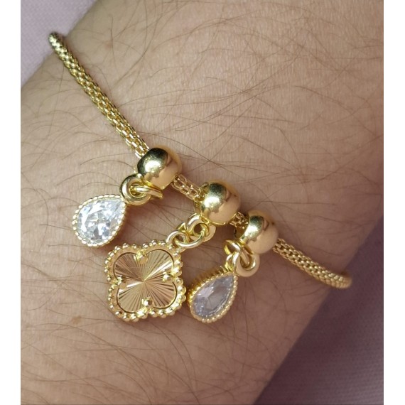 Pulseira estilo Pandora com Pingentes Pendurados de Trevo e Ponto de Luz - Folheado a Ouro 18k