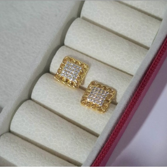 Brinco Quadradado Cravejado - Folheado a ouro 18k