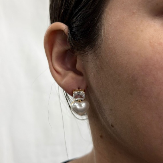 Brinco de Pedra com Coração Pendurado de Pérola - Folheado a Ouro 18k