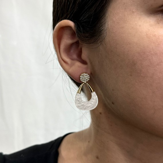 Brinco Pendurado Oval com Madrepérola e Pedras - Folheado a Ouro 18k