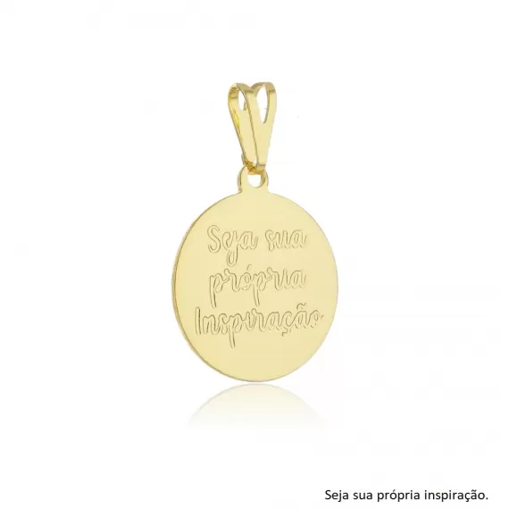 Pingente medalha com dizeres 'SEJA SUA PRÓPRIA INSPIRAÇÃO' - Folheado a Ouro 18k