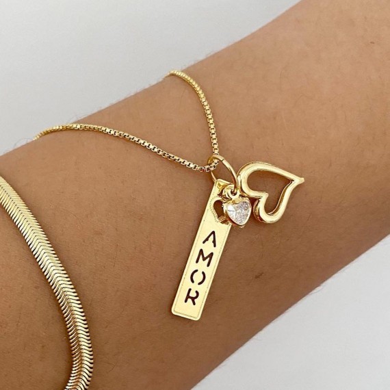 Pingente chapinha com dizeres Amor pedras zirconia e coração vazado - Folheado a Ouro 18k