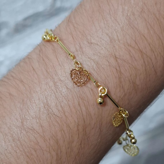 Pulseira de Coração Vazado com Detalhes Florais - Folheado a Prata