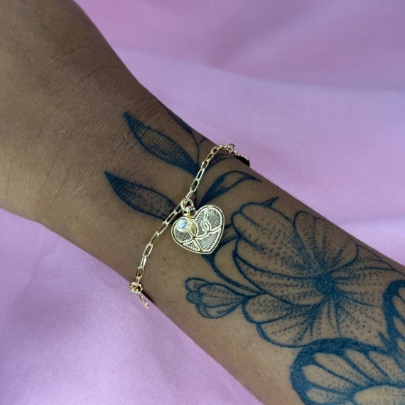 Pulseira Elo Cadeado com Pingentes Pendurados de Coração escrito "fé" - Folheado a Ouro 18k