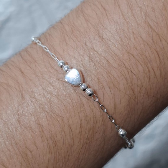 Pulseira com Mini Bolinhas e Coração - Folheado a Prata 
