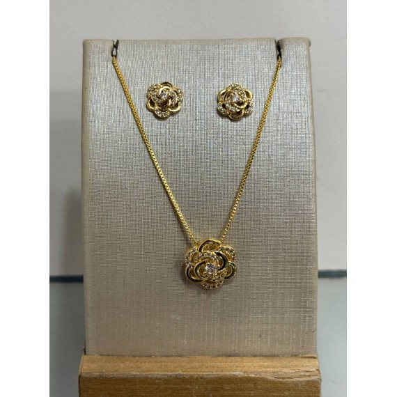 Conjunto de Flor Vazado com Pedras - Folheado a Ouro 18k