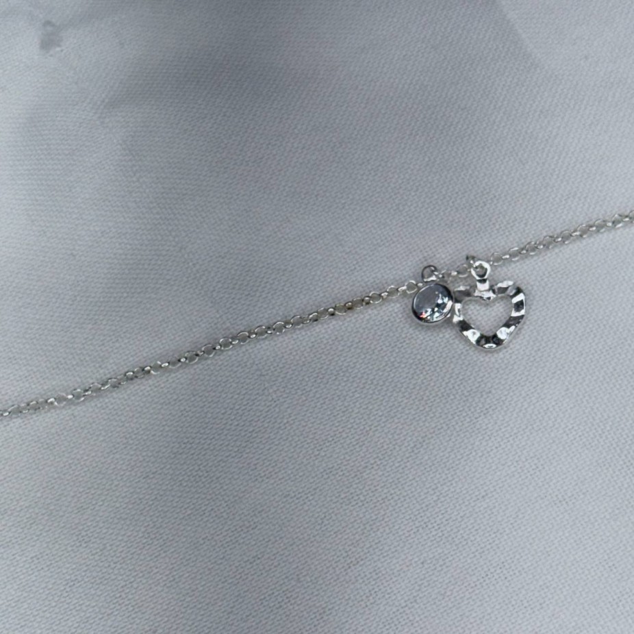 Tornozeleira com Pingente de Coração Vazado + Pedra - Folheado a Prata