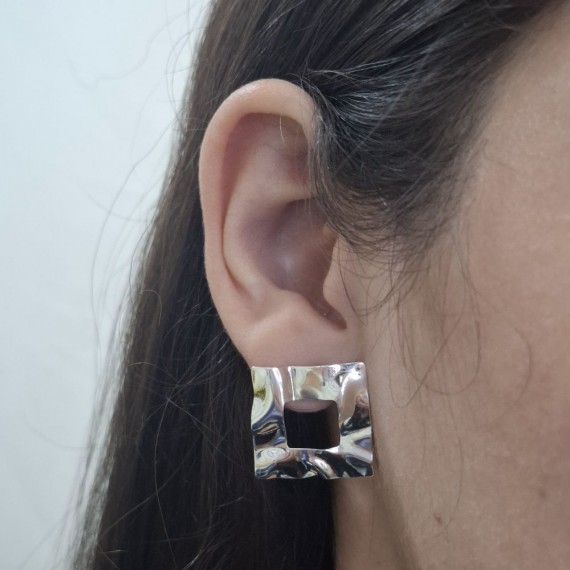 Brinco Formato Quadrado Vazado Ondulado - Folheado a Prata