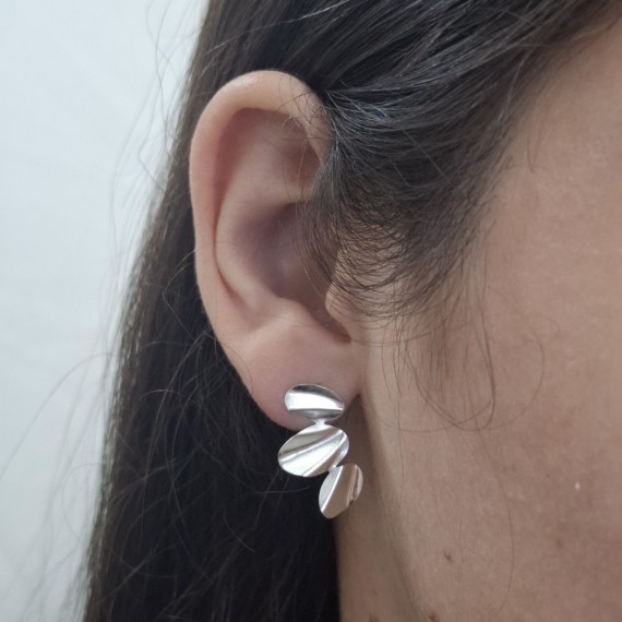 Brinco Meia Pétala - Folheado a Prata