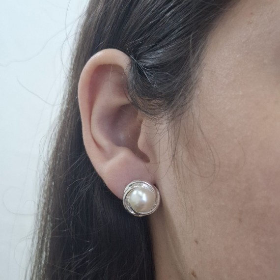 Brinco Redemoinho com Pérola no Centro - Folheado a Prata