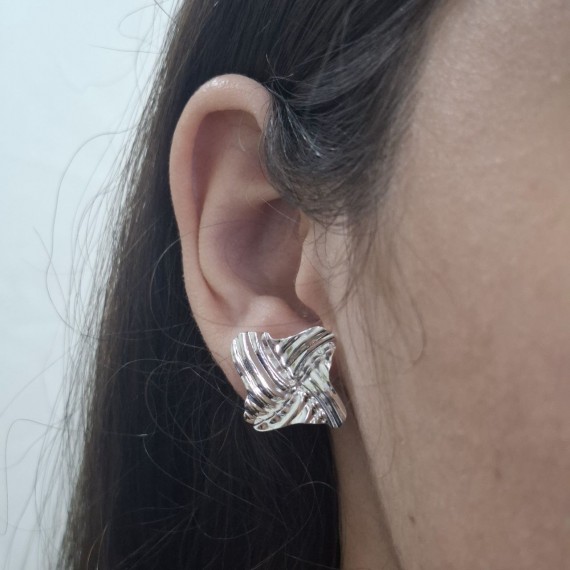 Brinco Formato Quadrado Texturizado - Folheado a Prata