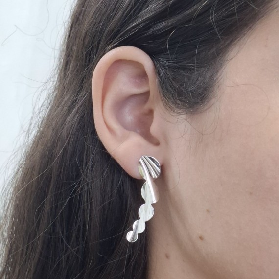 Brinco de Bolinhas Comprido - Folheado a Prata