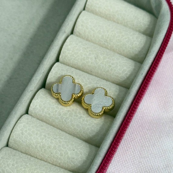 Brinco Trevo Madrepérola - Folheado a Ouro 18k