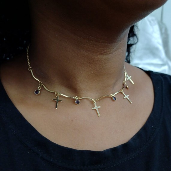 Choker com Crucifixo + Pedras - Folheado a Ouro 18k